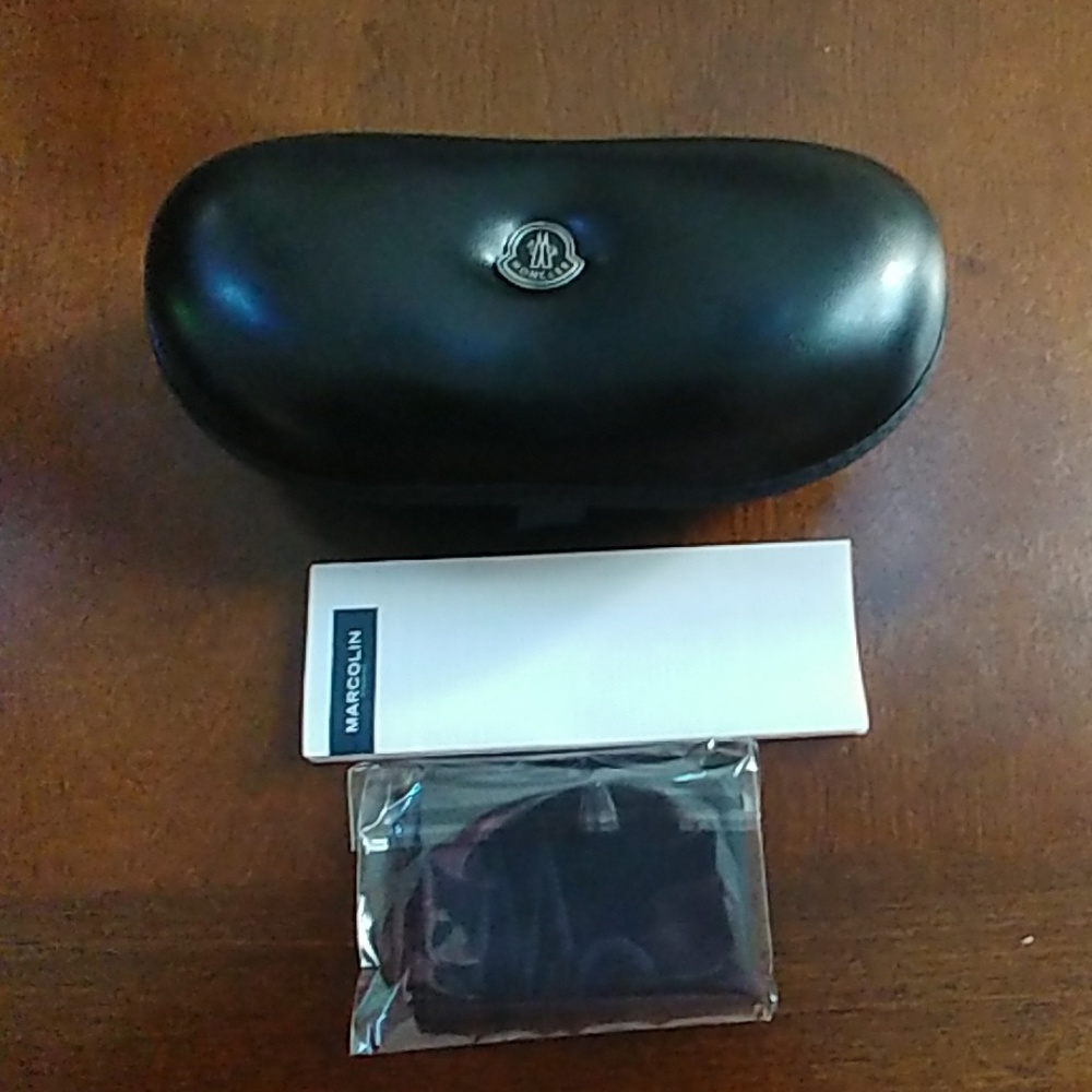 New moncler sunglass case